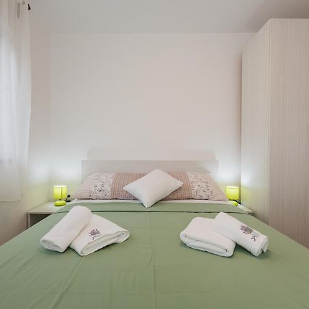 Apartments Mare Трогир Номер фото