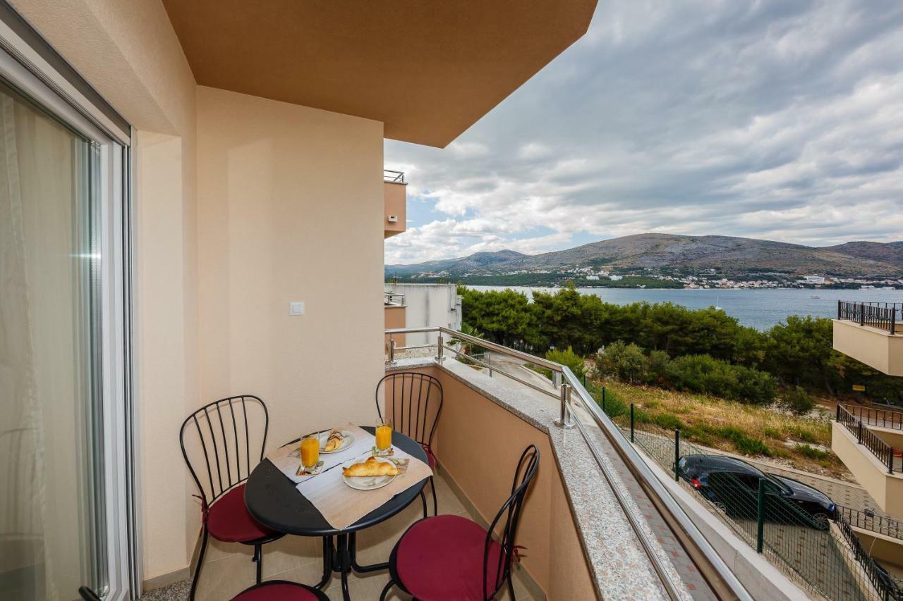 Apartments Mare Трогир Экстерьер фото