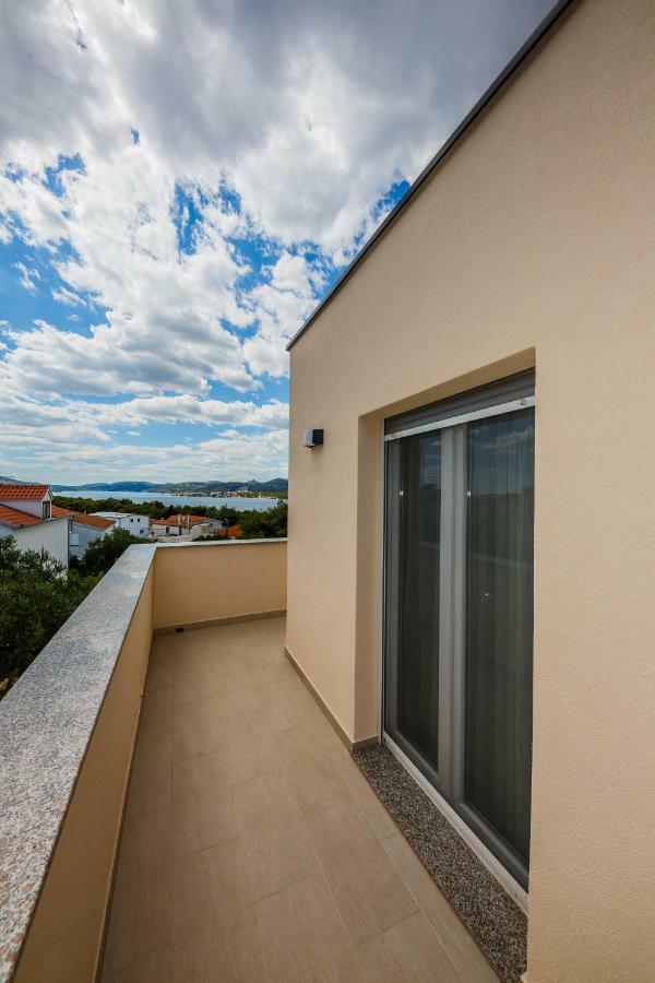 Apartments Mare Трогир Экстерьер фото