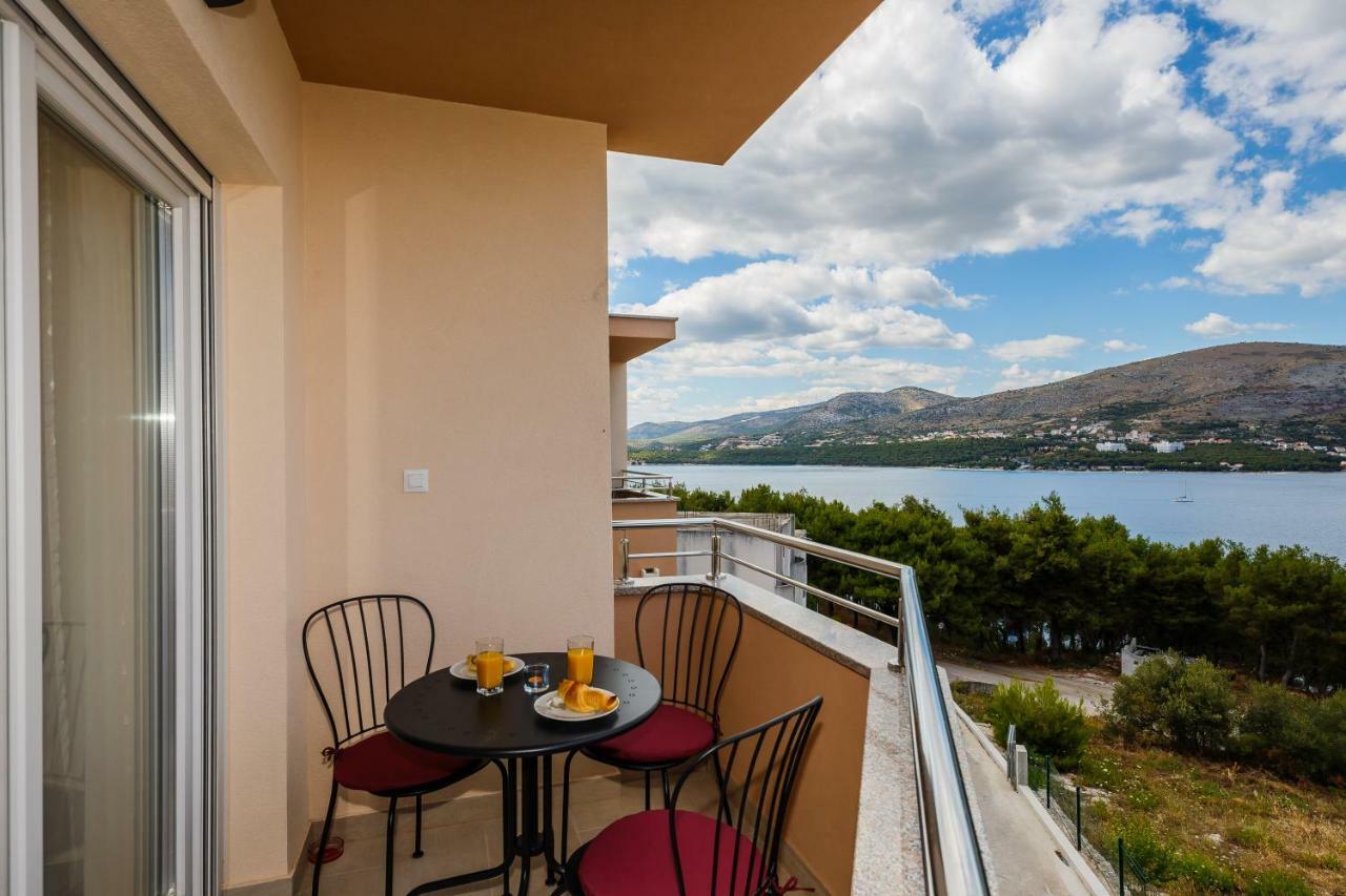 Apartments Mare Трогир Экстерьер фото
